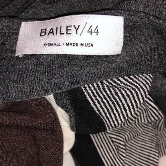 Bailey Cold Shoulder Long Sleeve Top XS EUC - Picture 4 of 4